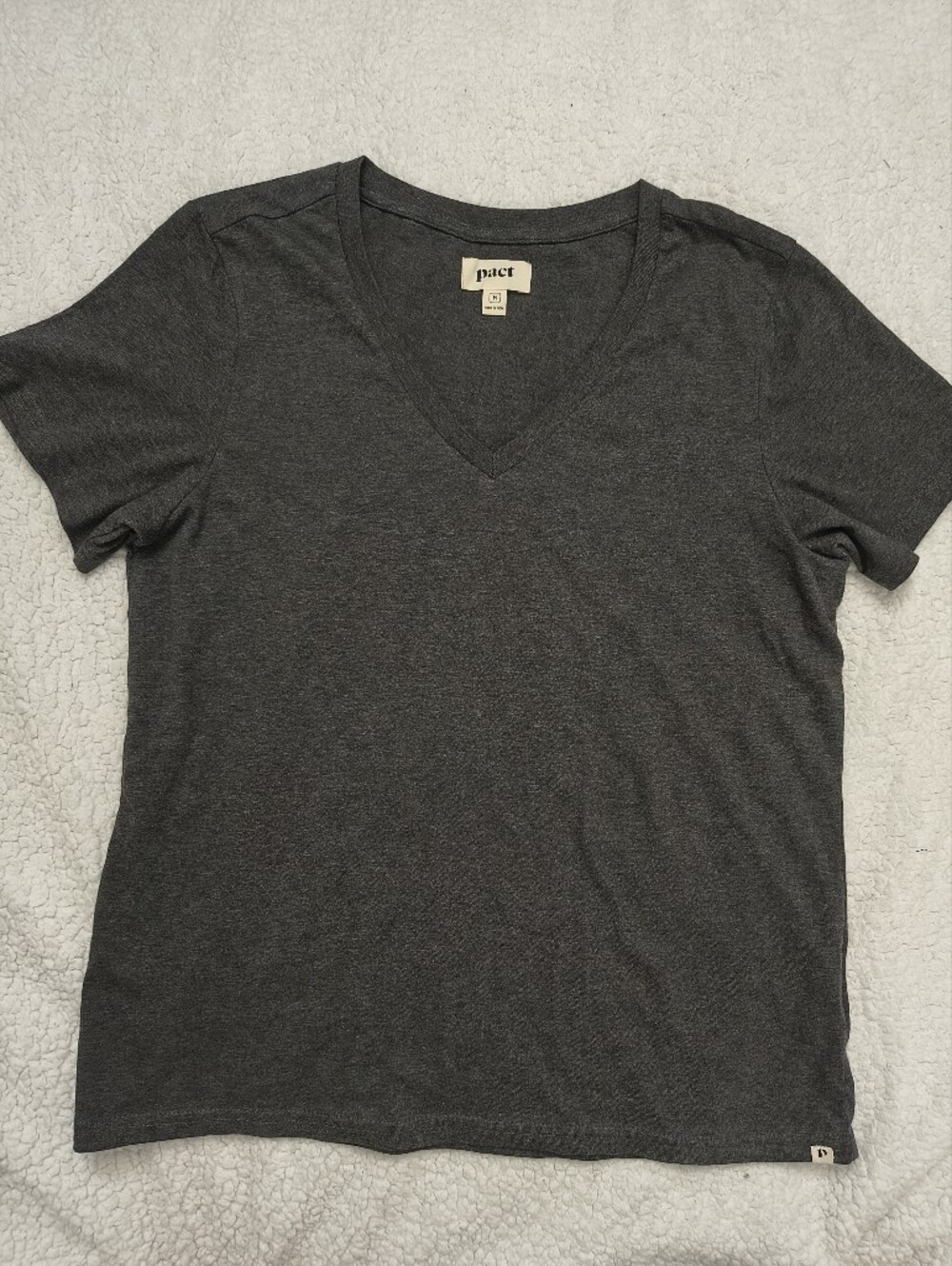 PACT Women’s Gray V-Neck Short Sleeve T-Shirt Size M New Without Tags